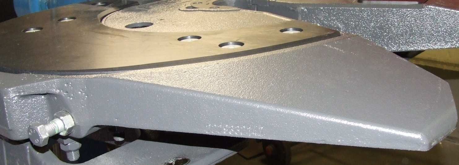 osition of the serial number on the fifth wheel coupling plate.